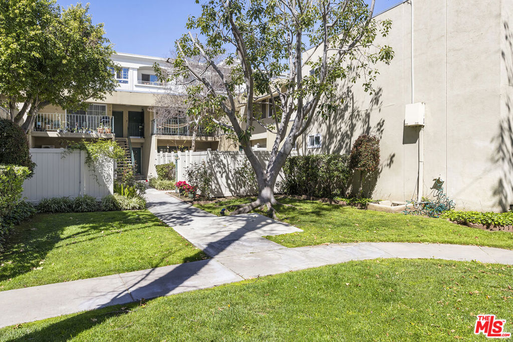 11138 Aqua Vista Street 61