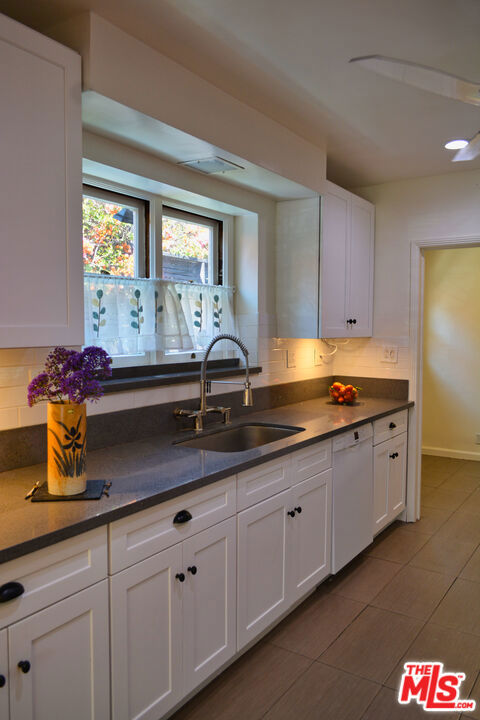 2444 Edgewater Terrace