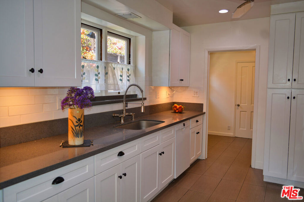 2444 Edgewater Terrace