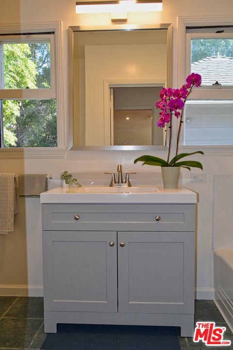 2444 Edgewater Terrace