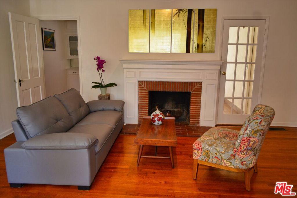 2444 Edgewater Terrace