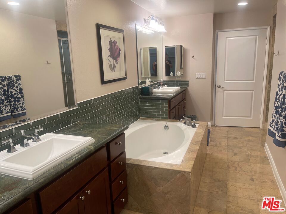 5625 Crescent Parkway 106