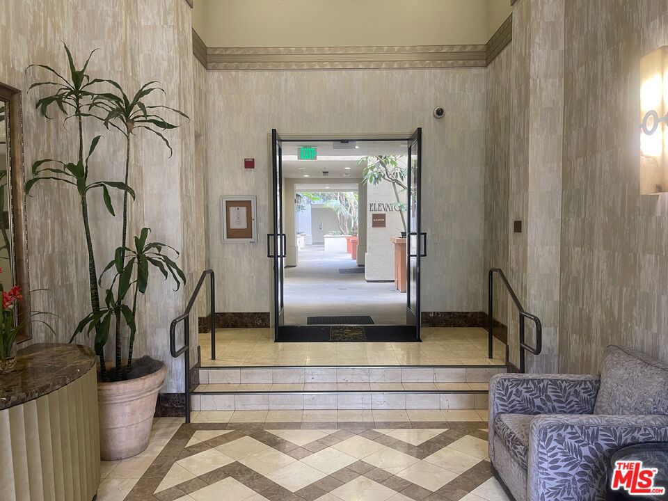 5625 Crescent Parkway 106