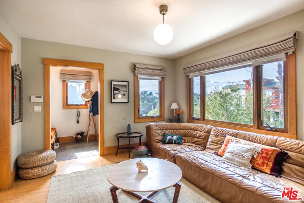 812 ASHLAND Avenue