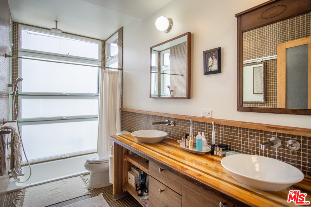 812 ASHLAND Avenue