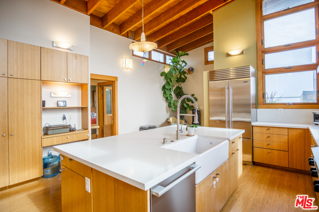812 ASHLAND Avenue