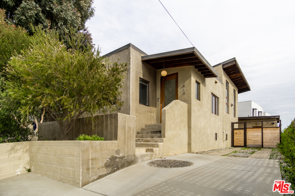812 ASHLAND Avenue