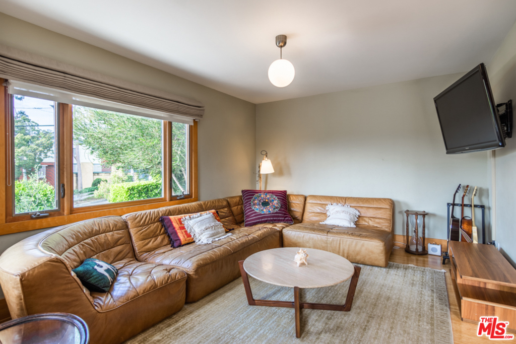 812 ASHLAND Avenue
