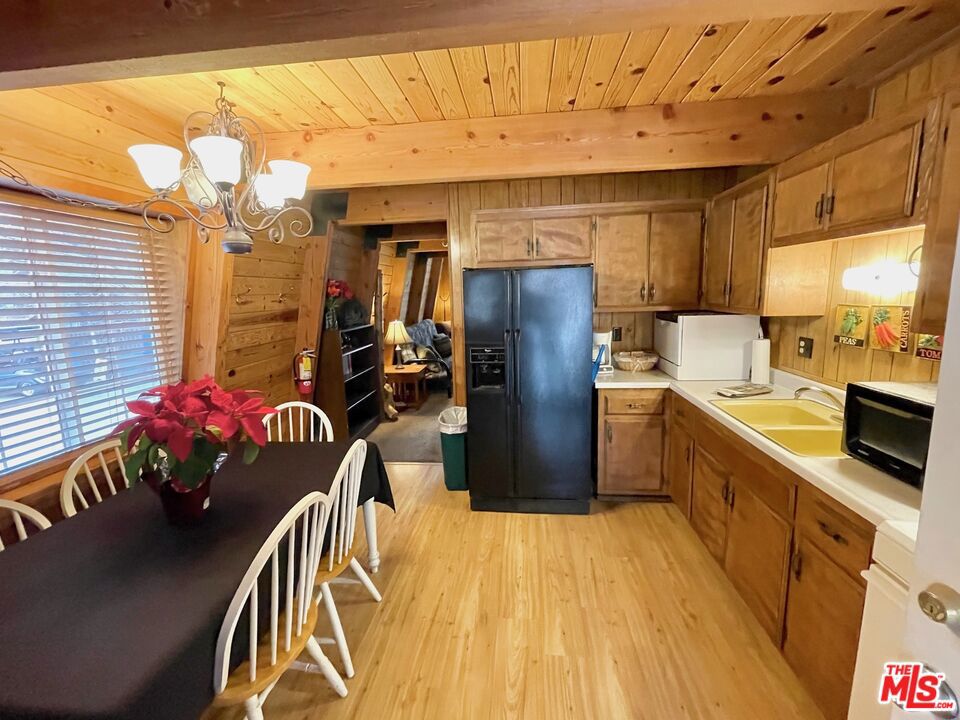 908 Pine Knot Avenue