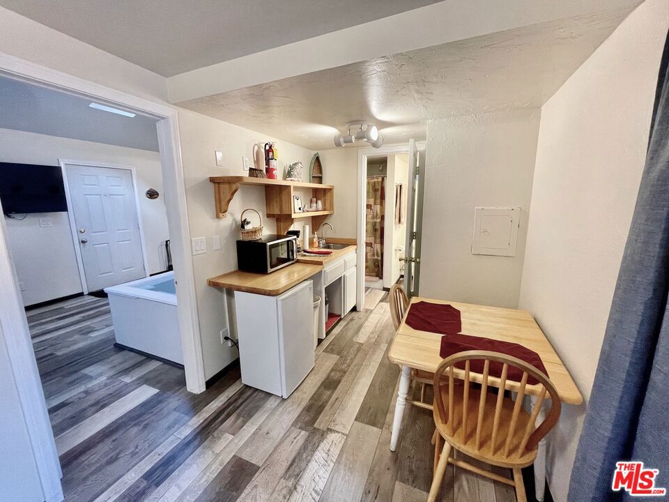 908 Pine Knot Avenue