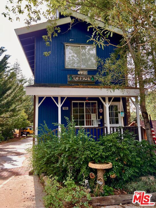 908 Pine Knot Avenue