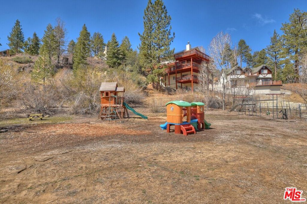 908 Pine Knot Avenue