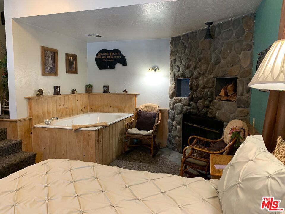 908 Pine Knot Avenue