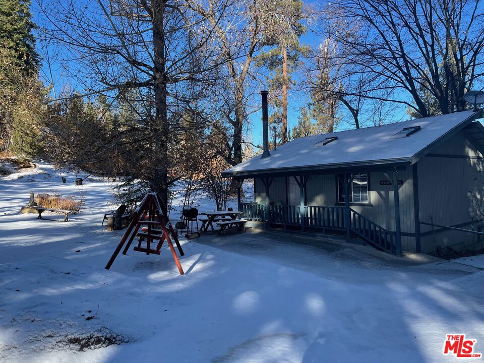 908 Pine Knot Avenue