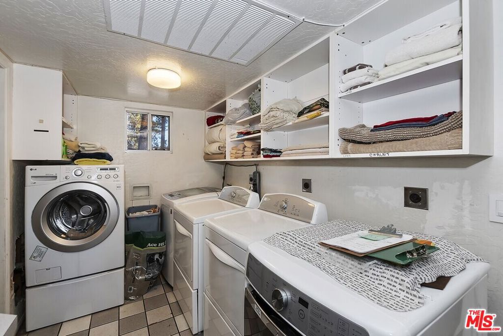 908 Pine Knot Avenue