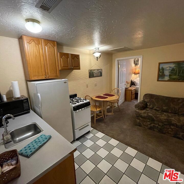 908 Pine Knot Avenue