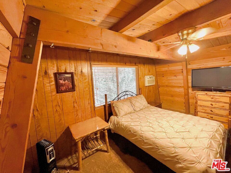 908 Pine Knot Avenue