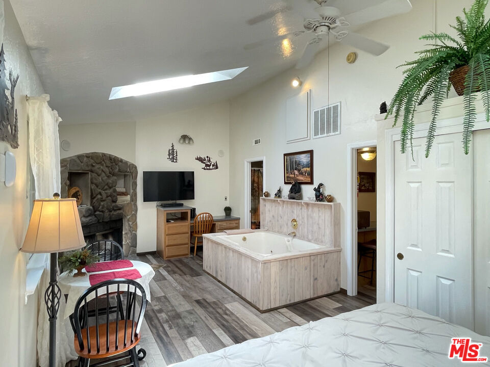 908 Pine Knot Avenue