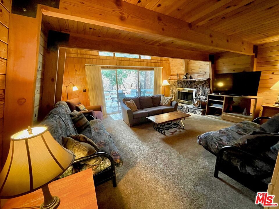 908 Pine Knot Avenue