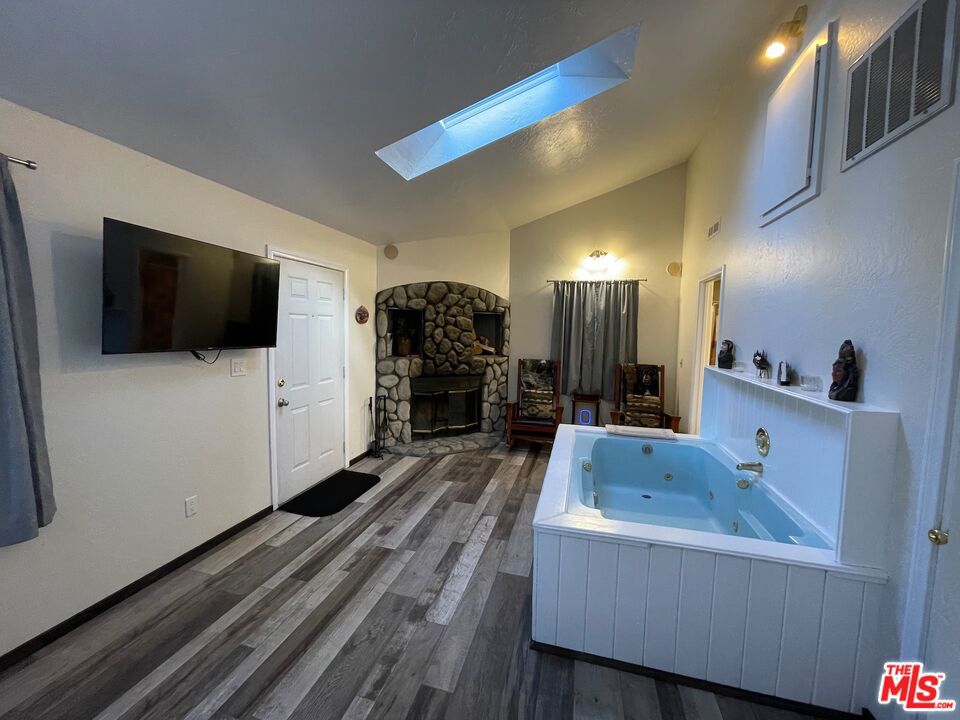 908 Pine Knot Avenue