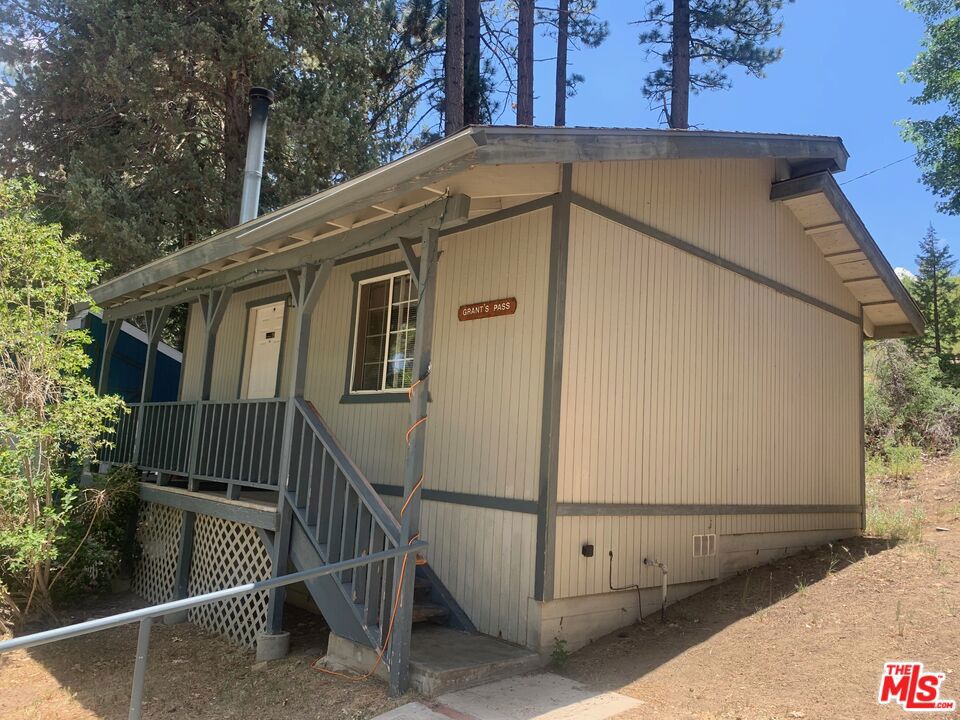 908 Pine Knot Avenue