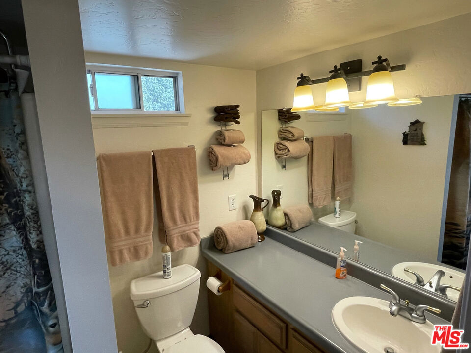 908 Pine Knot Avenue