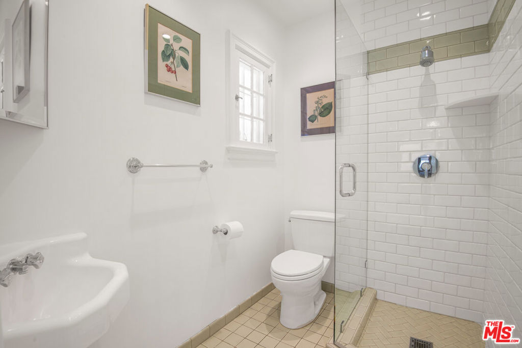 4803 Cromwell Avenue