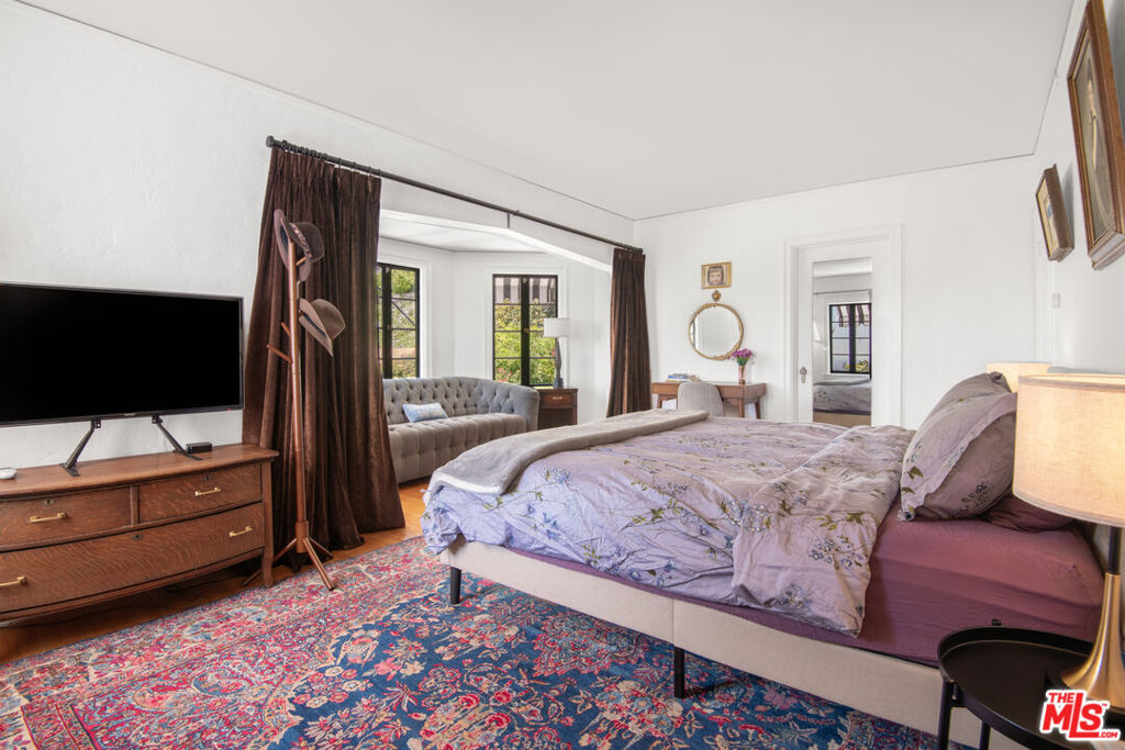 4803 Cromwell Avenue