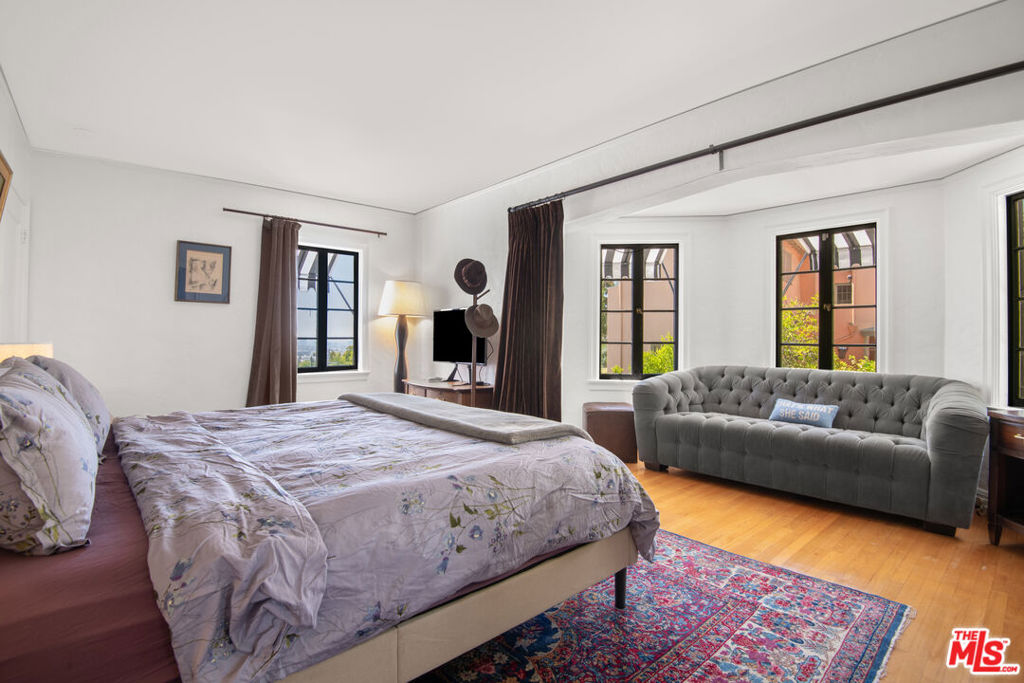 4803 Cromwell Avenue