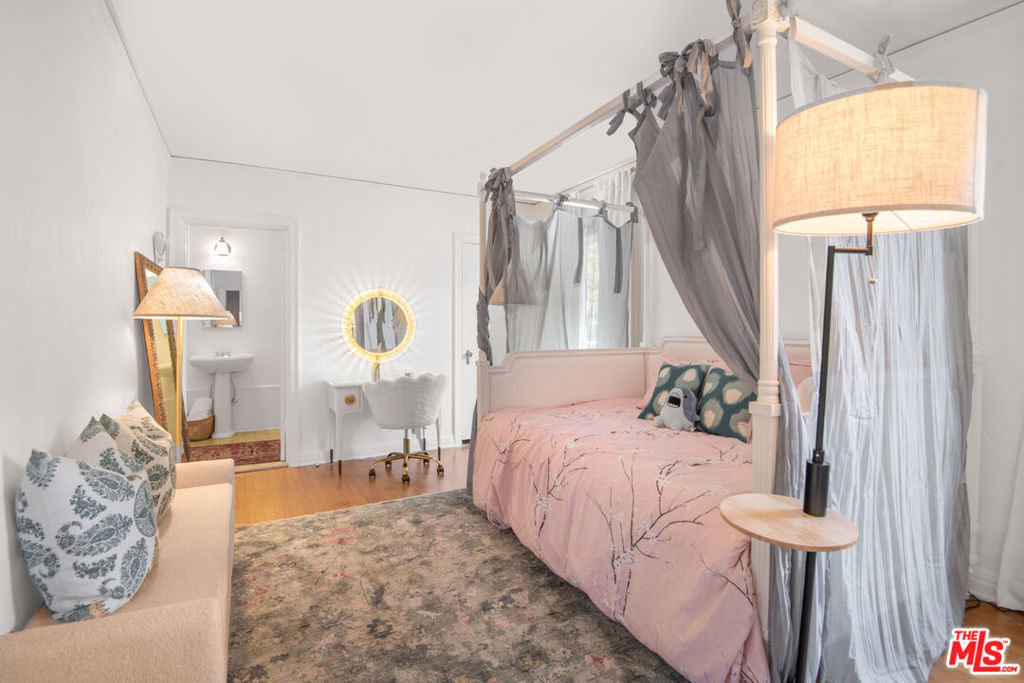 4803 Cromwell Avenue