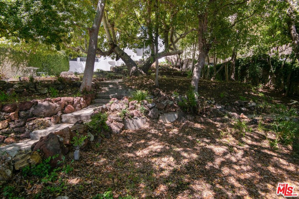 4803 Cromwell Avenue