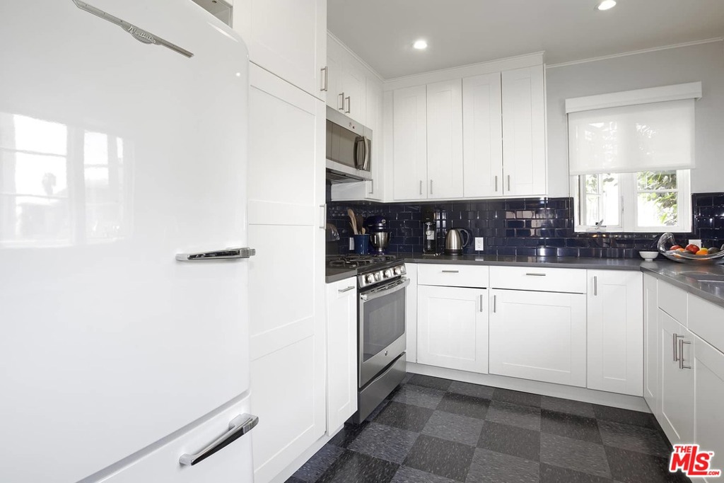 4615 Finley Avenue 1