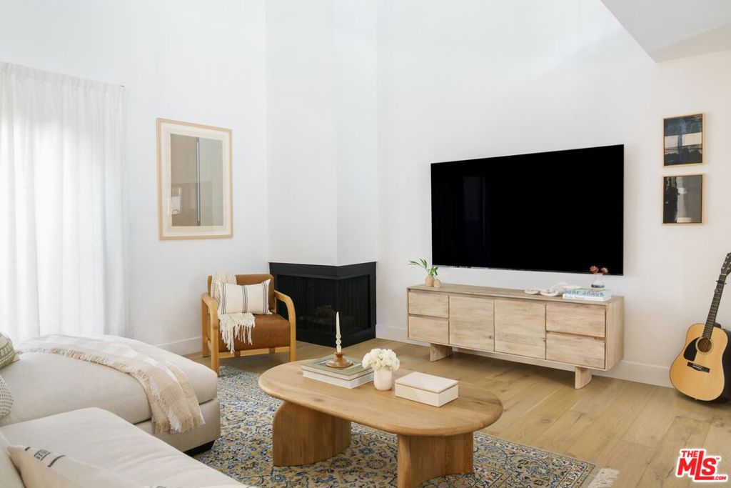 810 California Avenue 2