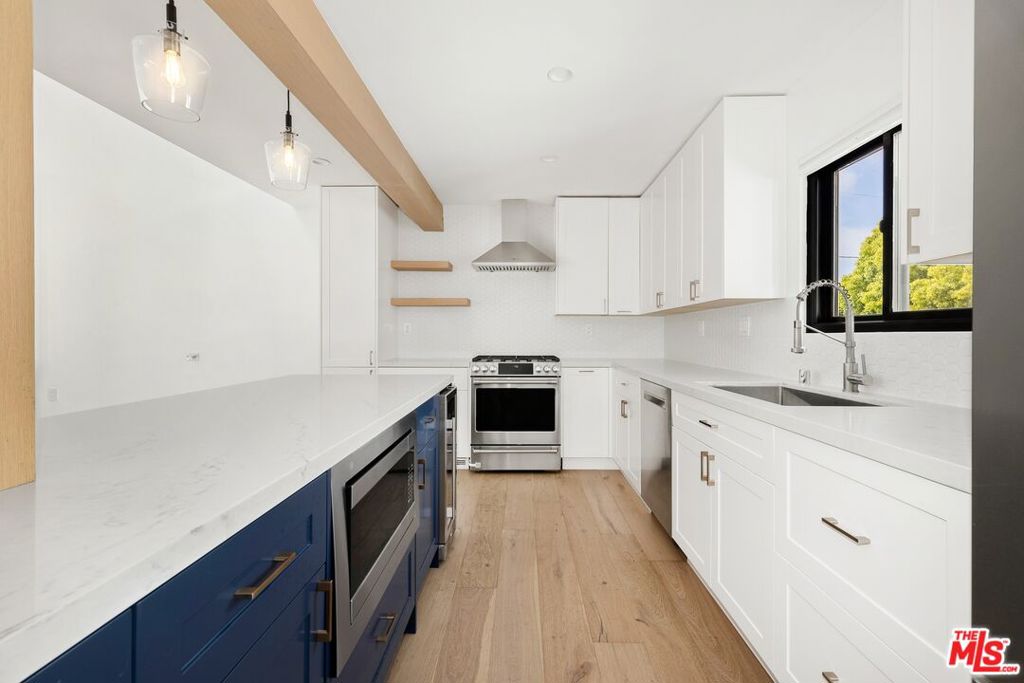 810 California Avenue 2