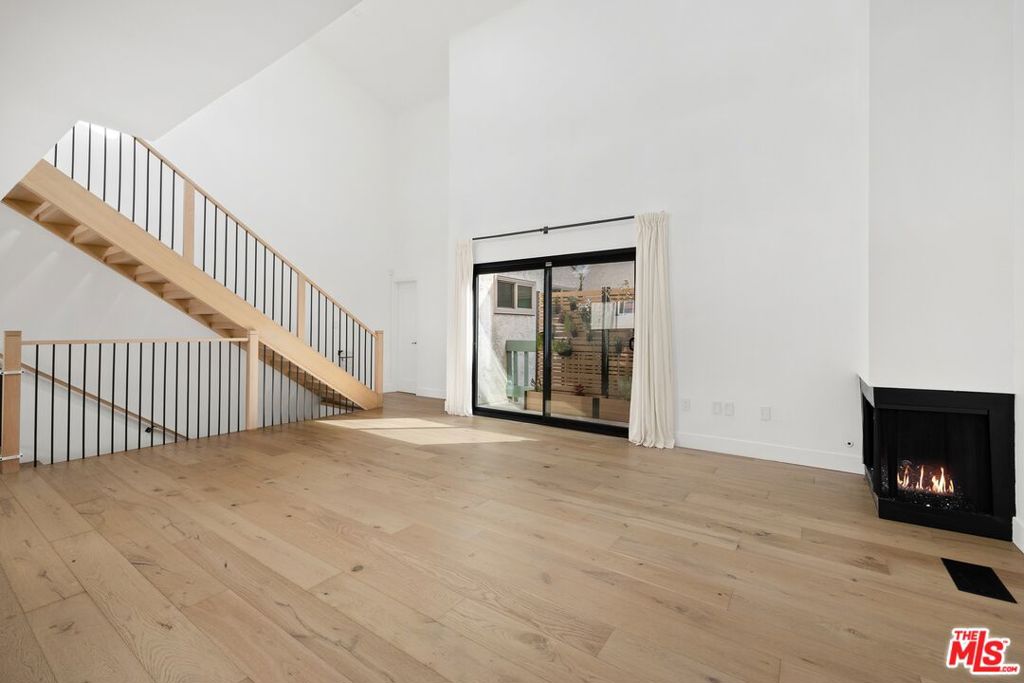 810 California Avenue 2