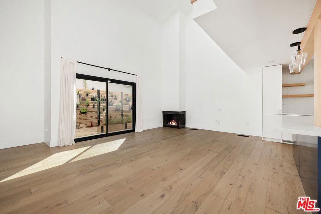 810 California Avenue 2