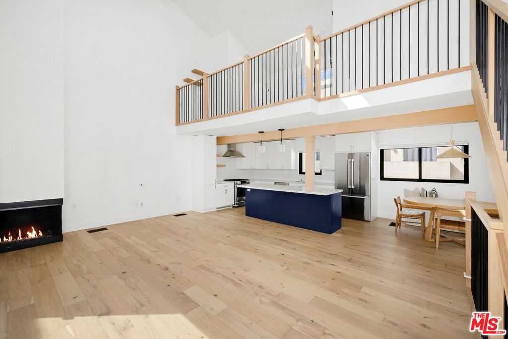 810 California Avenue 2