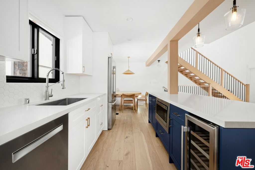 810 California Avenue 2