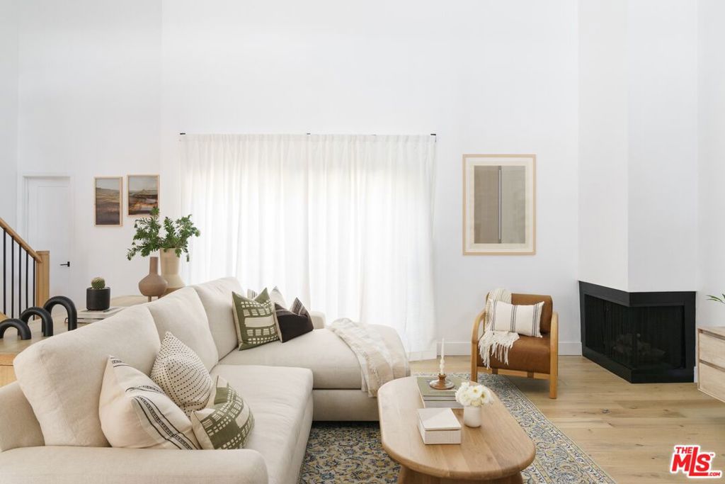 810 California Avenue 2