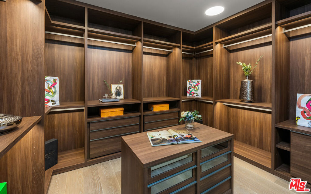 8420 W Sunset Boulevard 605