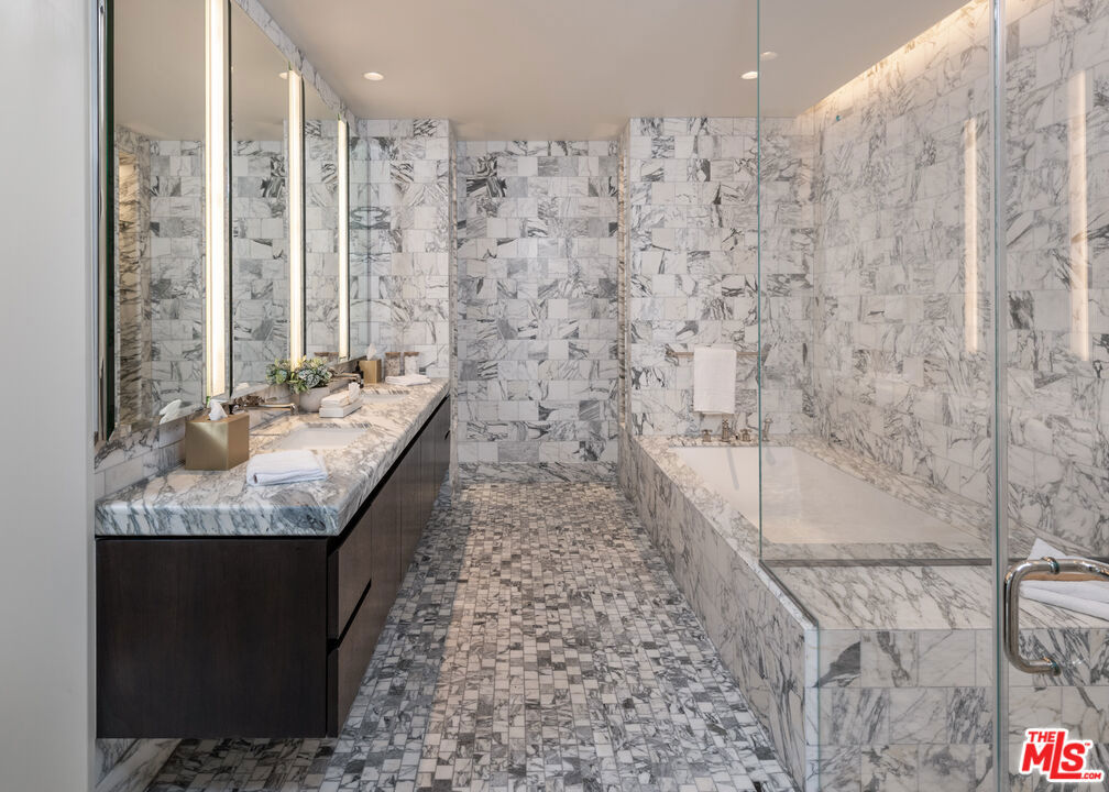 8420 W Sunset Boulevard 605