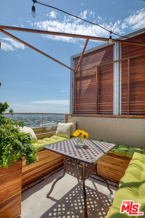 1100 Wilshire Boulevard 1709