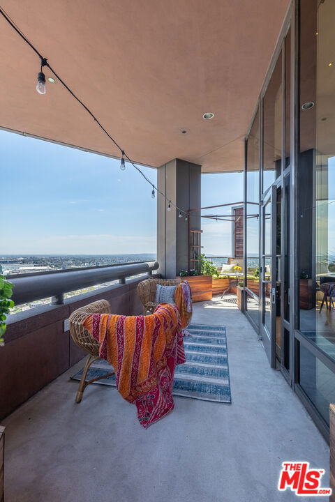 1100 Wilshire Boulevard 1709