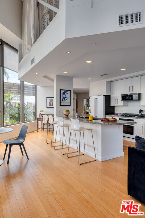 1100 Wilshire Boulevard 1709