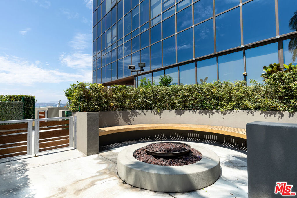 1100 Wilshire Boulevard 1709