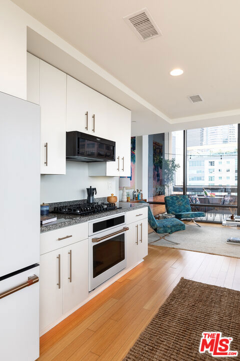 1100 Wilshire Boulevard 1709