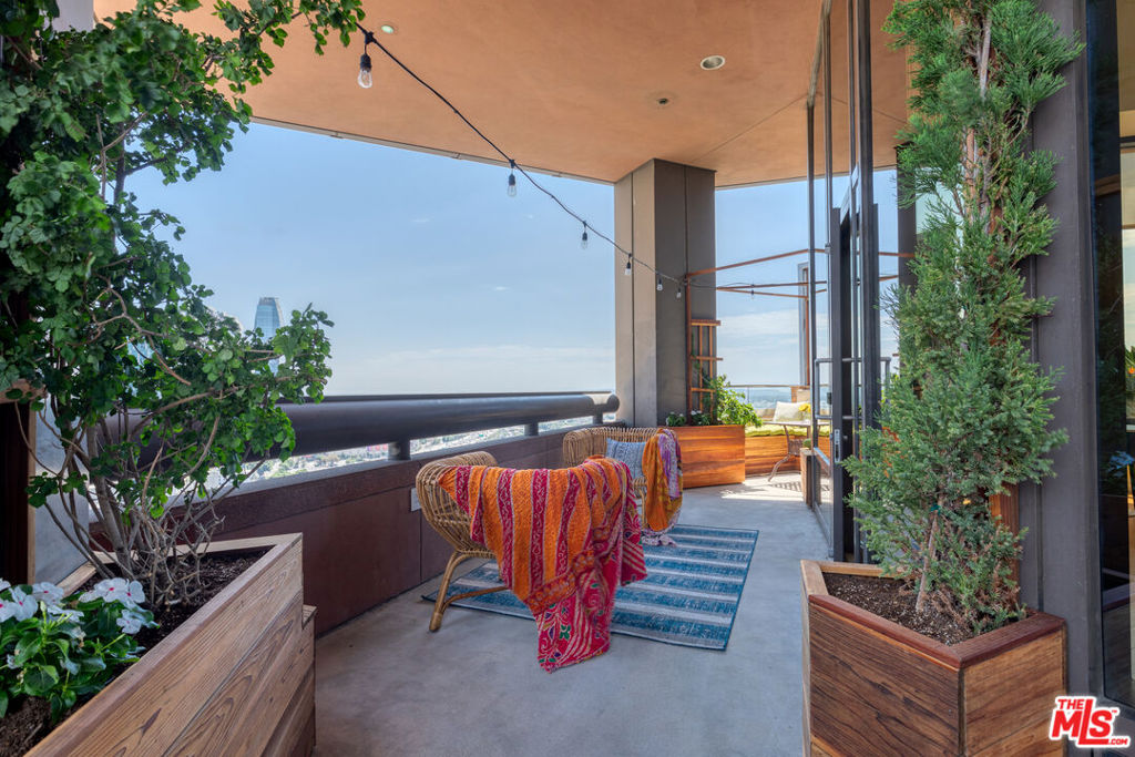 1100 Wilshire Boulevard 1709