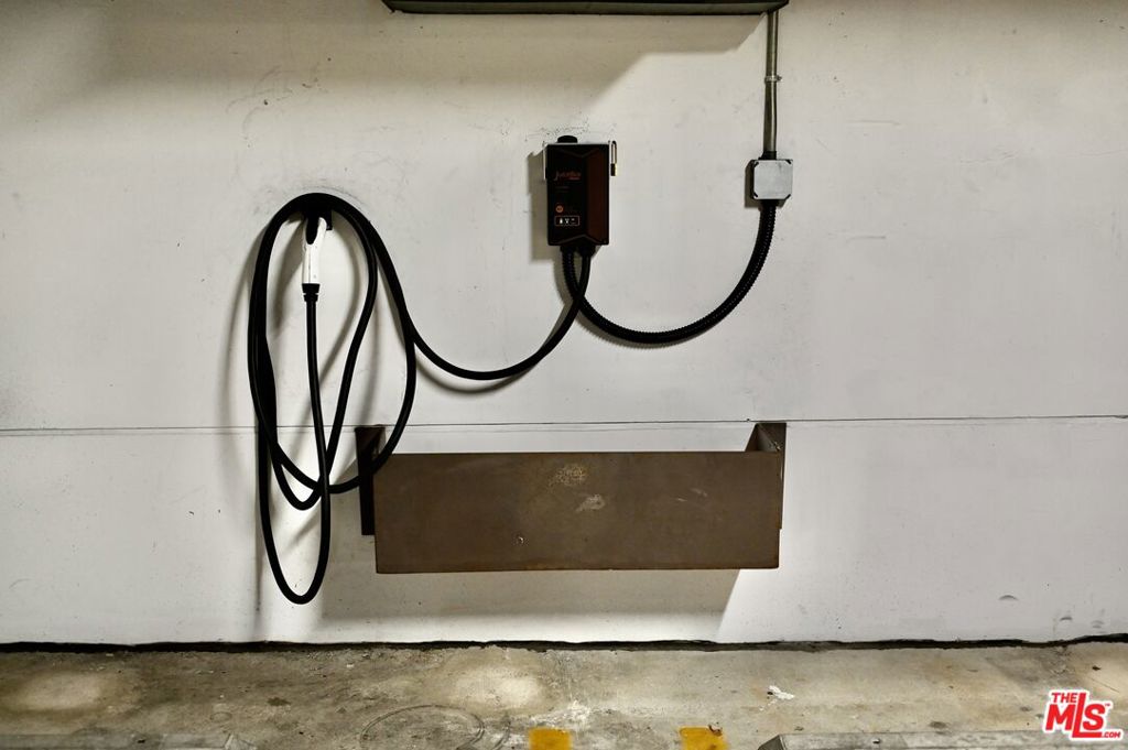 1100 Wilshire Boulevard 1709