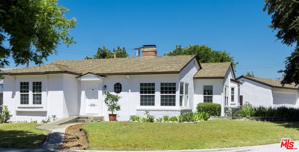 821 Alma Street
