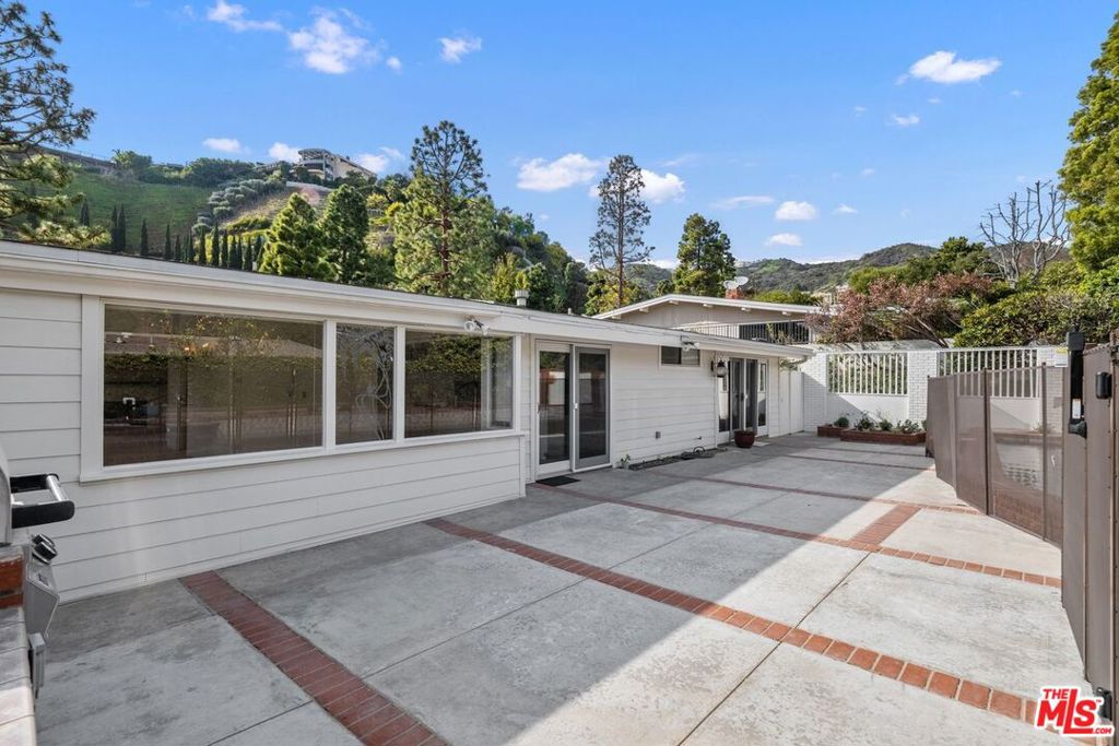 1234 Bienveneda Avenue